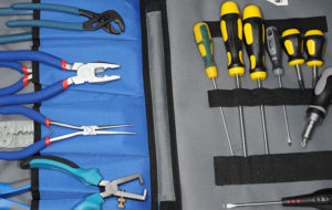 Bildet viser verktøy, som er er viktig utstyr til båten.
