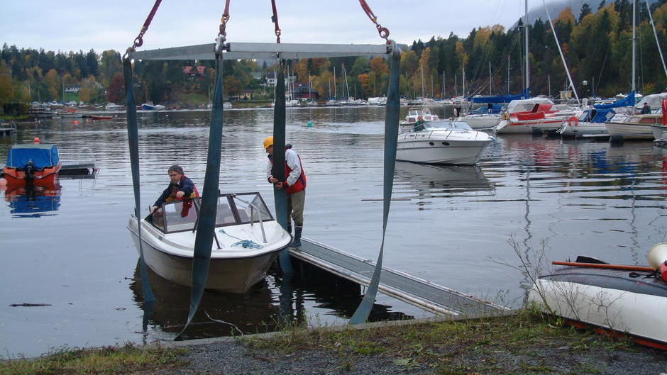 Bildet viser båtopplag, som forberedelse til vinterlagring
