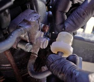 Sjekk bensinfilteret. Dersom bensinfilteret er skittent, må det renses eller erstattes med et nytt.