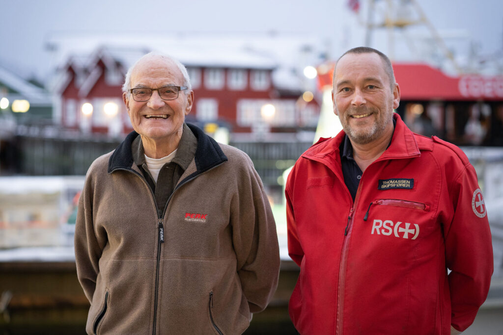 Redningsbåten «Inger Johanne» er oppkalt etter Inger Johanne Josefsen. Her er ektemannen Torbjørn sammen med Asbjørn Inge Thomassen som er skipper på redningsskøyta i Svolvær. 